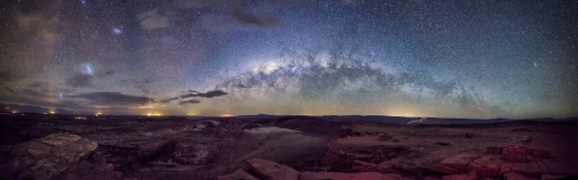 Milky-Way-over-Moon-Valley-900px-by-Rafael-Defavari